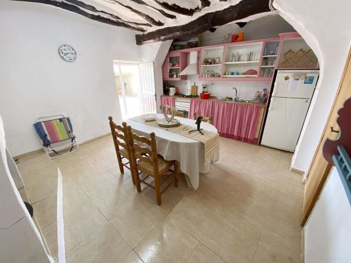 Image No.7-4 Bed Property for sale