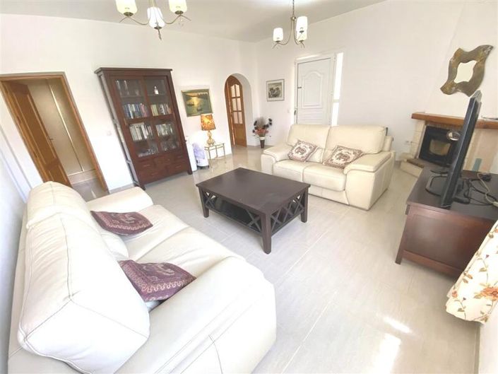 Image No.20-3 Bed Villa for sale