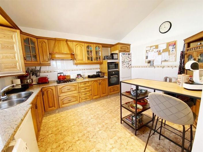 Image No.10-3 Bed Property for sale