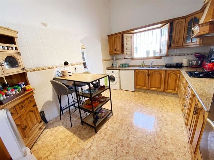 Image No.11-3 Bed Property for sale