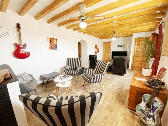 Image No.12-3 Bed Property for sale