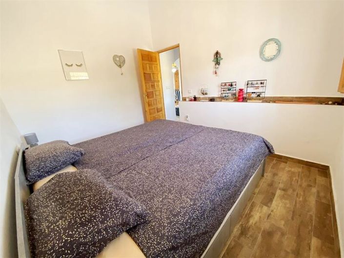 Image No.17-3 Bed Property for sale