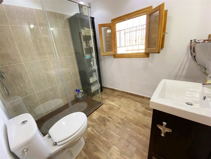 Image No.18-3 Bed Property for sale