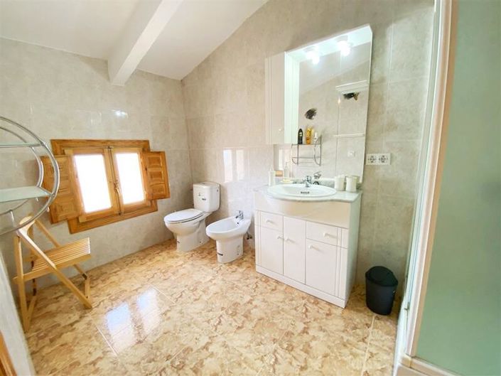 Image No.26-3 Bed Property for sale