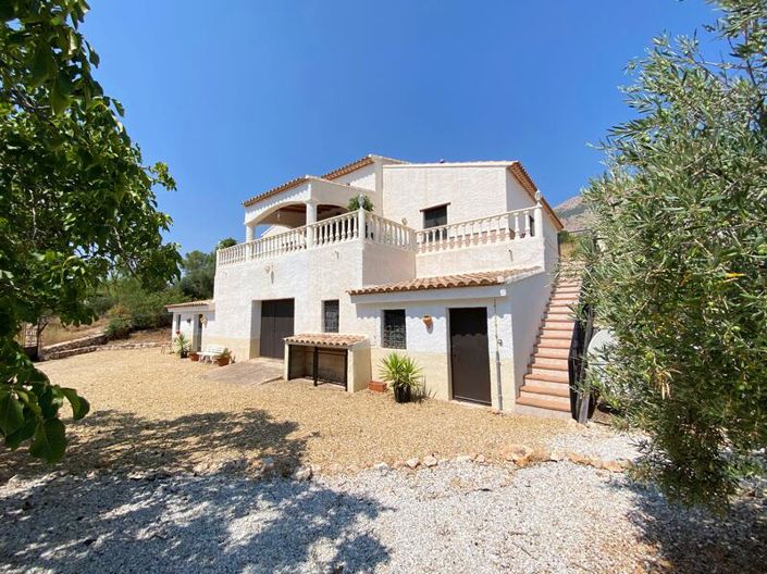 Image No.1-6 Bed Property for sale