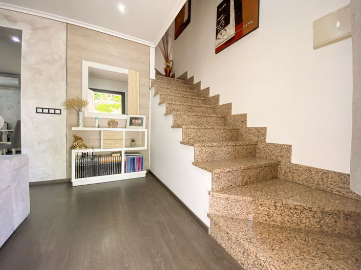 Image No.19-5 Bed Property for sale