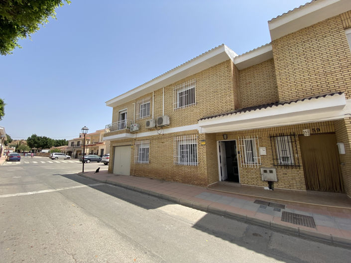 Image No.2-5 Bed Property for sale