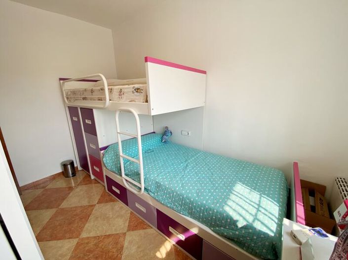 Image No.27-5 Bed Property for sale