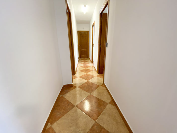Image No.28-5 Bed Property for sale