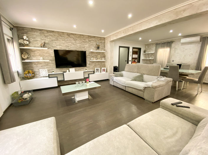 Image No.3-5 Bed Property for sale