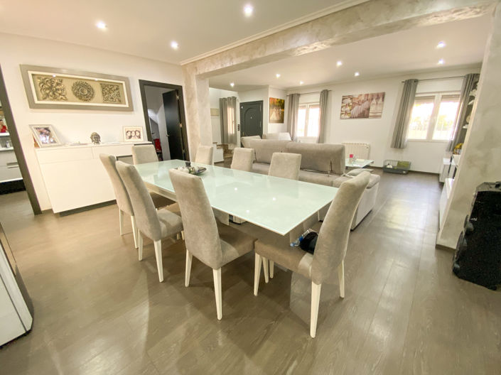 Image No.6-5 Bed Property for sale