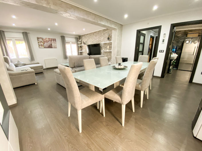 Image No.7-5 Bed Property for sale