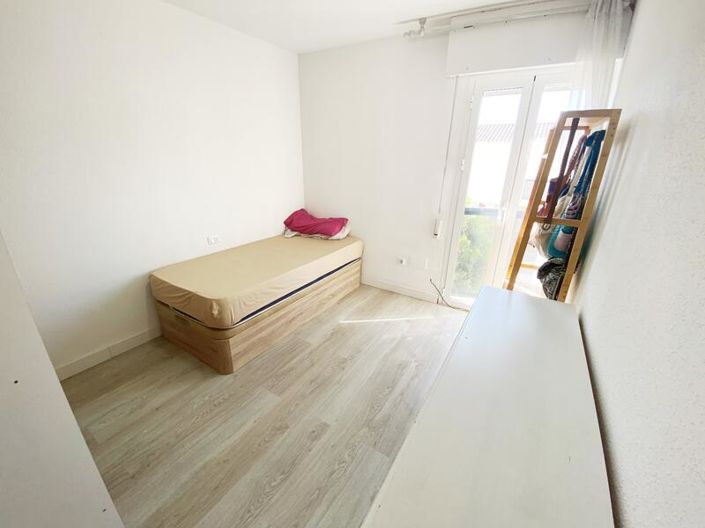 Image No.12-2 Bed Property for sale