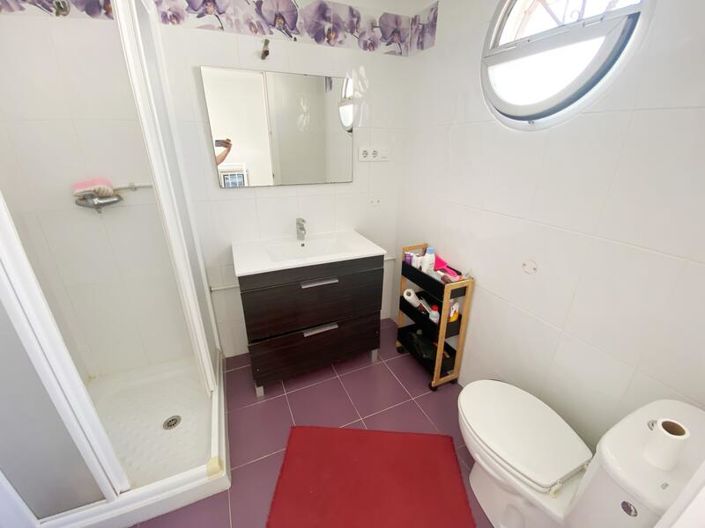 Image No.15-2 Bed Property for sale