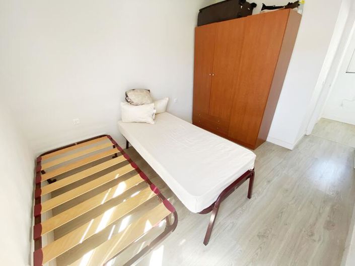 Image No.17-2 Bed Property for sale