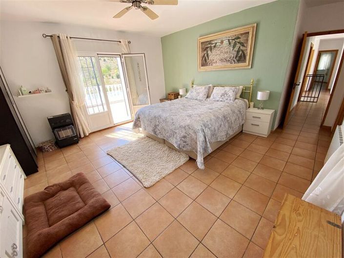 Image No.22-4 Bed Villa for sale