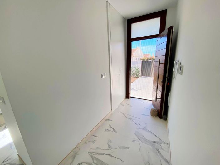 Image No.19-3 Bed Villa for sale