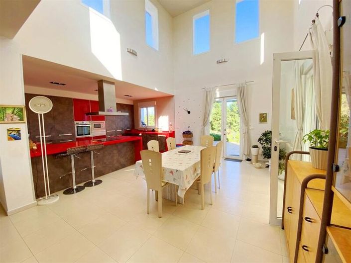 Image No.9-3 Bed Villa for sale