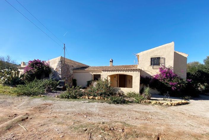 Image No.2-4 Bed Property for sale