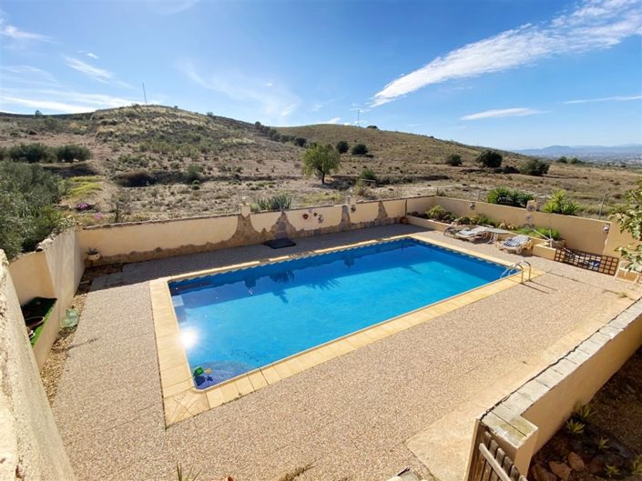 Image No.2-4 Bed Property for sale