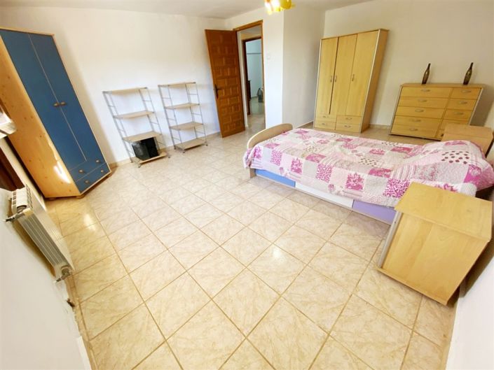 Image No.32-4 Bed Property for sale