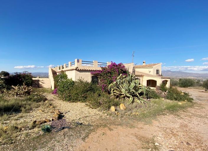 Image No.40-4 Bed Property for sale