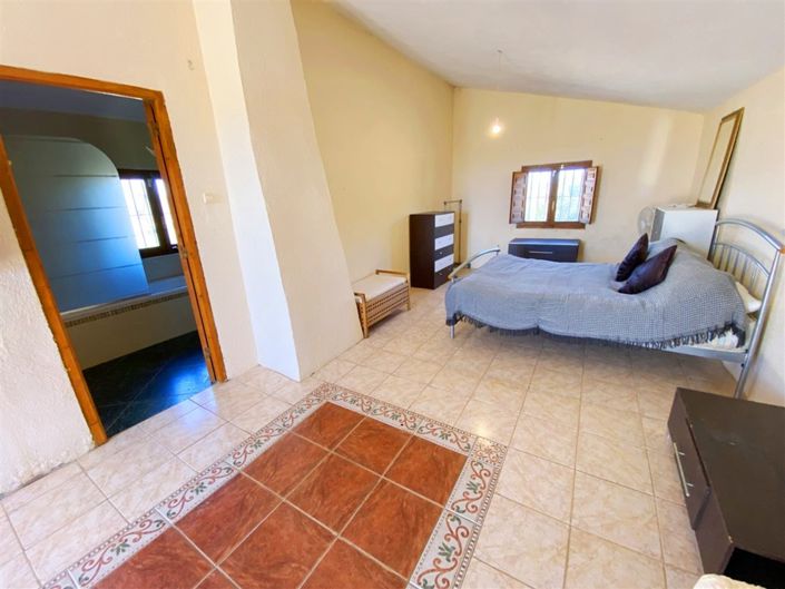 Image No.43-4 Bed Property for sale