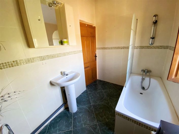 Image No.47-4 Bed Property for sale