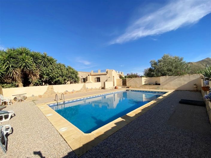 Image No.5-4 Bed Property for sale