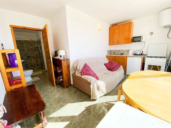 Image No.17-6 Bed Property for sale