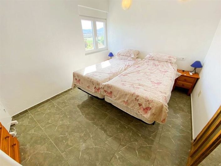 Image No.19-6 Bed Property for sale