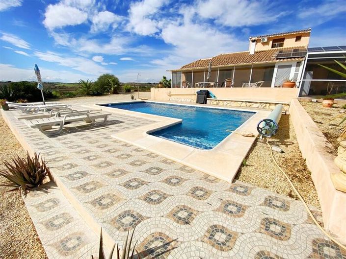 Image No.21-6 Bed Property for sale