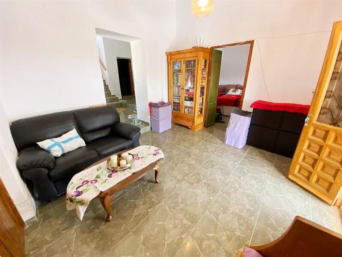 Image No.22-6 Bed Property for sale