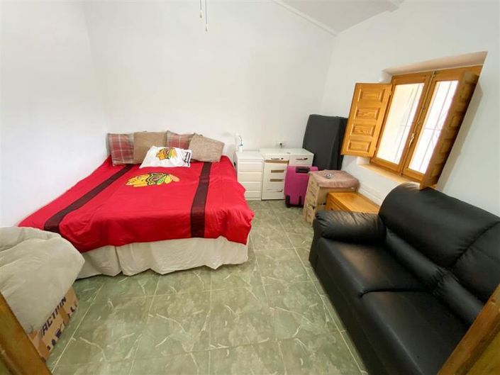 Image No.25-6 Bed Property for sale