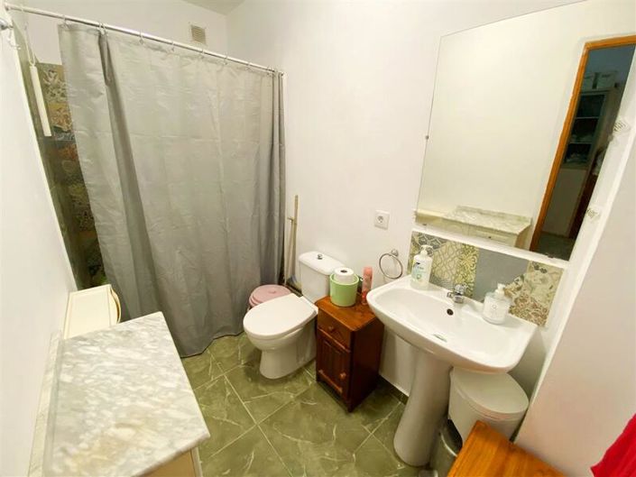 Image No.26-6 Bed Property for sale