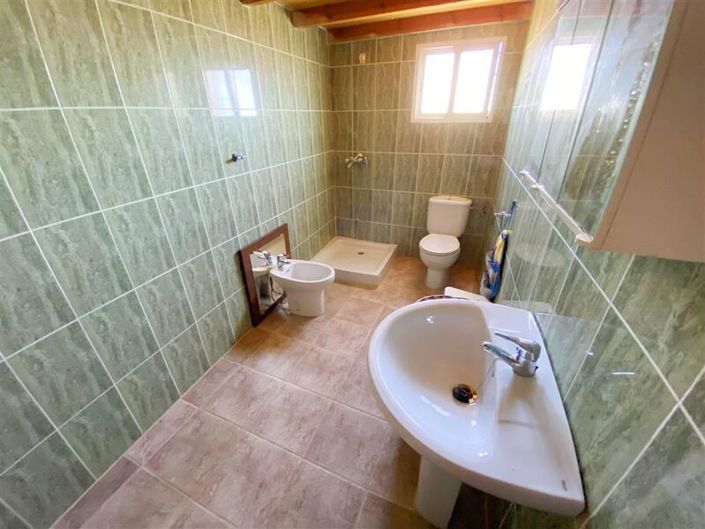 Image No.12-3 Bed Property for sale