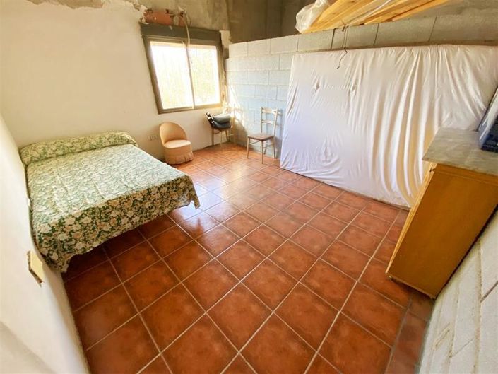 Image No.17-3 Bed Property for sale