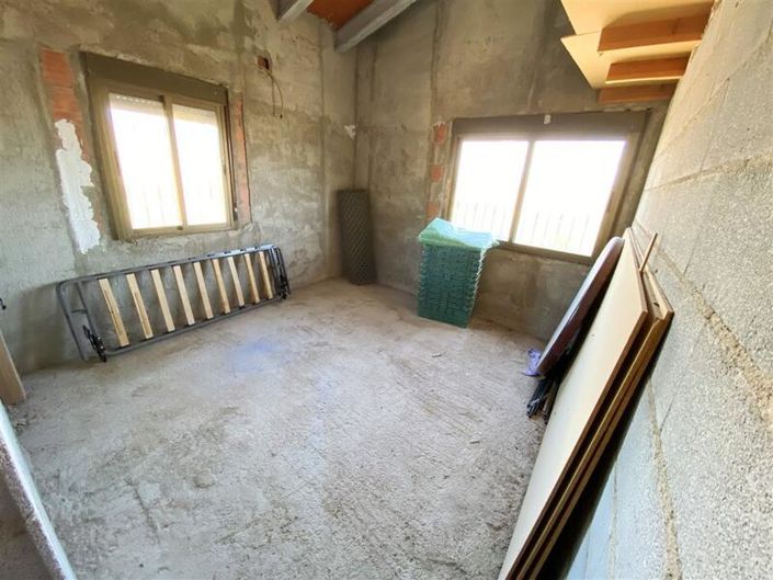 Image No.22-3 Bed Property for sale