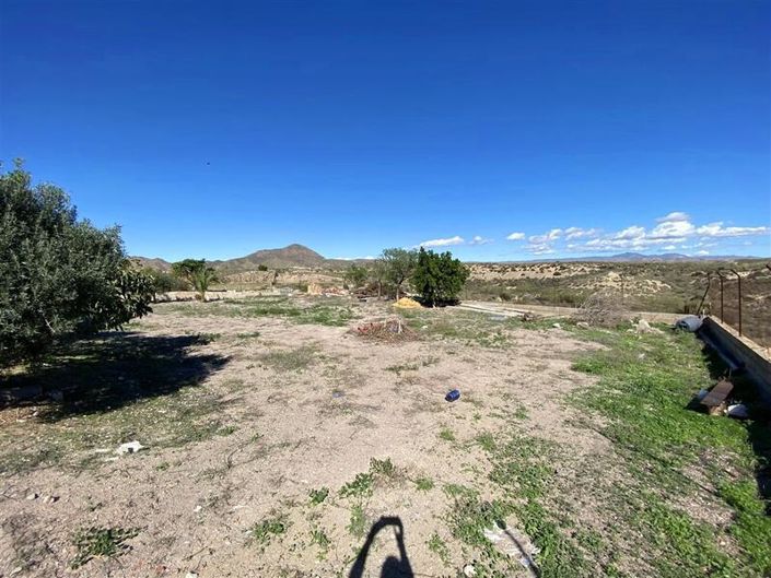 Image No.40-3 Bed Property for sale