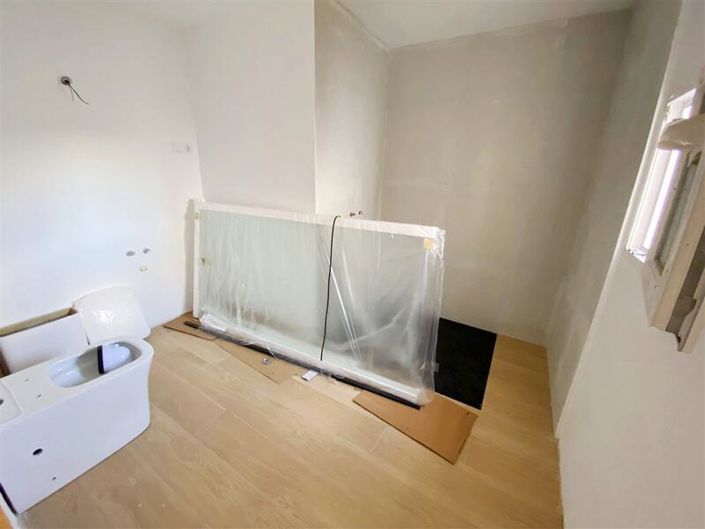 Image No.11-3 Bed Property for sale