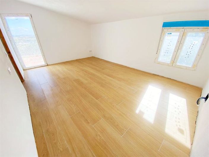 Image No.17-3 Bed Property for sale