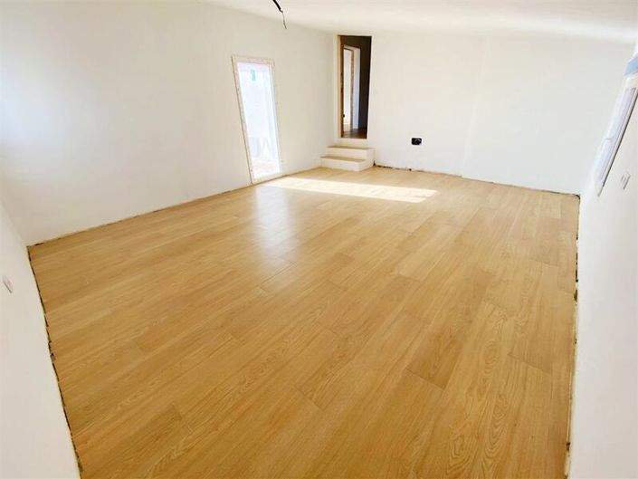 Image No.18-3 Bed Property for sale