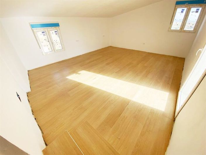 Image No.19-3 Bed Property for sale