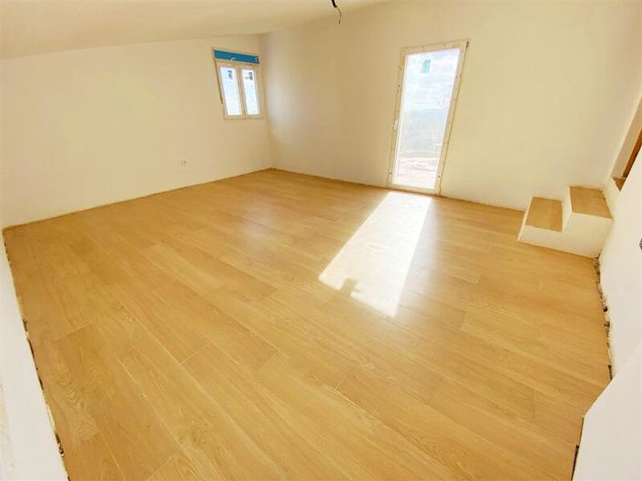 Image No.20-3 Bed Property for sale