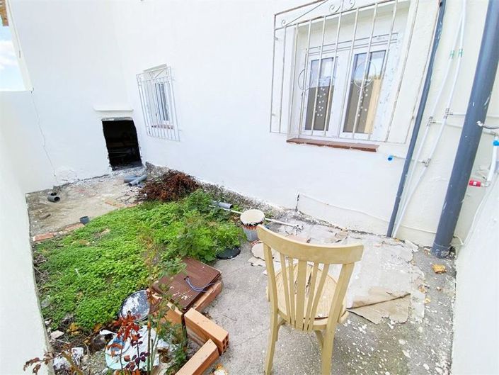 Image No.26-3 Bed Property for sale