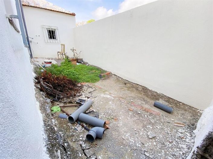 Image No.27-3 Bed Property for sale