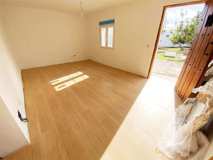 Image No.3-3 Bed Property for sale