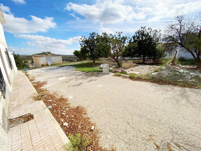 Image No.30-3 Bed Property for sale