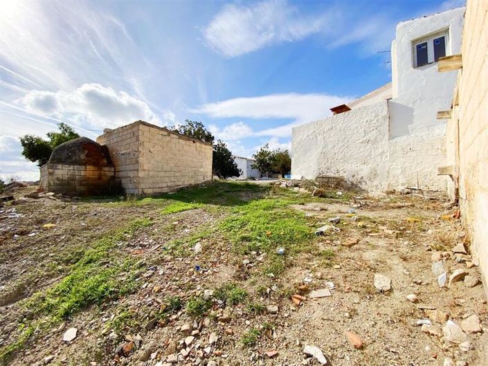 Image No.33-3 Bed Property for sale