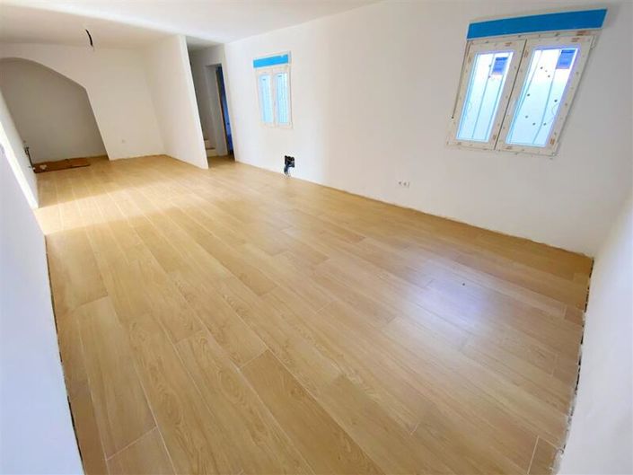 Image No.8-3 Bed Property for sale